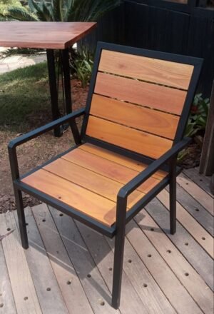 Cadeira com apoio de braço